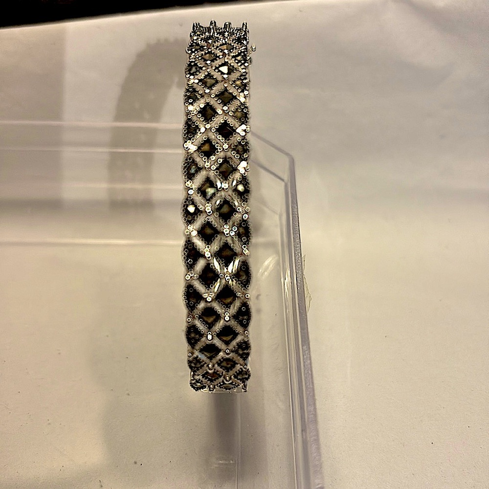 Bangle bracelet